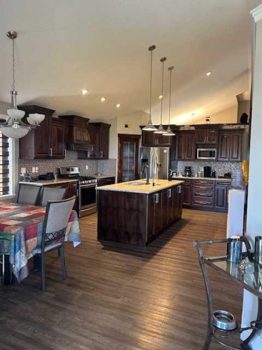 61 Westview Boulevard, Taber, AB - Indoor Photo Showing Kitchen With Upgraded Kitchen