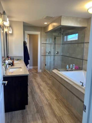 61 Westview Boulevard, Taber, AB - Indoor Photo Showing Bathroom