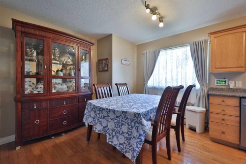 50 N 100 W, Raymond, AB - Indoor Photo Showing Dining Room