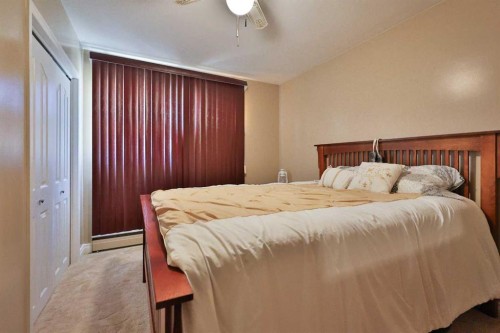 50 N 100 W, Raymond, AB - Indoor Photo Showing Bedroom