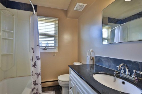 50 N 100 W, Raymond, AB - Indoor Photo Showing Bathroom