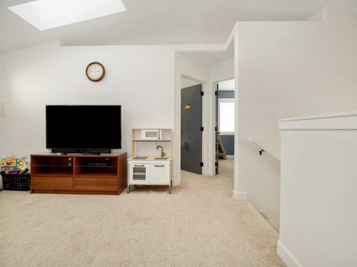 660 Aquitania Boulevard West, Lethbridge, AB - Indoor