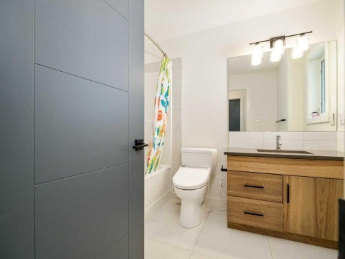 660 Aquitania Boulevard West, Lethbridge, AB - Indoor Photo Showing Bathroom