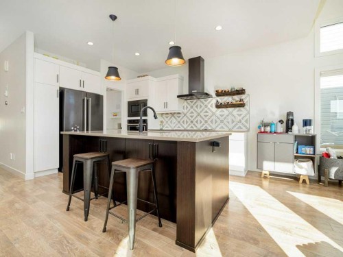 660 Aquitania Boulevard West, Lethbridge, AB - Indoor Photo Showing Kitchen With Upgraded Kitchen