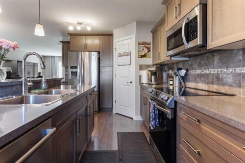 377 Moonlight Way West, Lethbridge, AB - Indoor Photo Showing Kitchen With Double Sink With Upgraded Kitchen