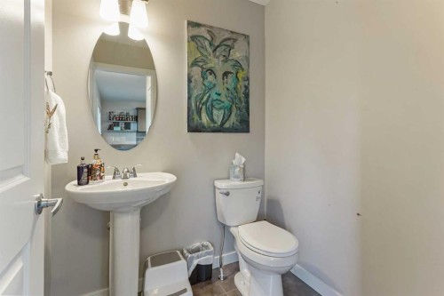 377 Moonlight Way West, Lethbridge, AB - Indoor Photo Showing Bathroom