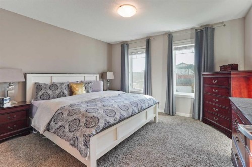 377 Moonlight Way West, Lethbridge, AB - Indoor Photo Showing Bedroom