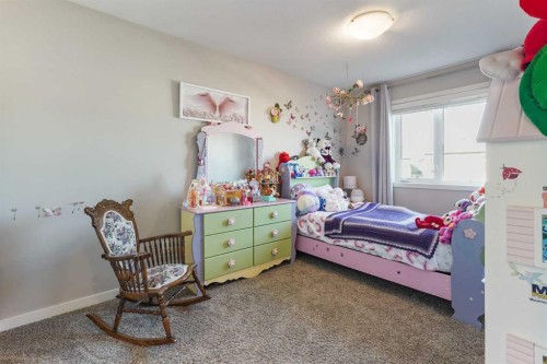 377 Moonlight Way West, Lethbridge, AB - Indoor Photo Showing Bedroom
