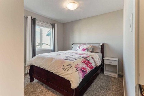 377 Moonlight Way West, Lethbridge, AB - Indoor Photo Showing Bedroom