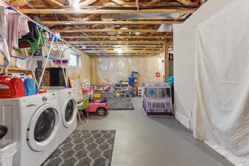 377 Moonlight Way West, Lethbridge, AB - Indoor Photo Showing Laundry Room