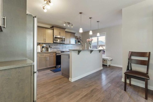 377 Moonlight Way West, Lethbridge, AB - Indoor Photo Showing Kitchen With Upgraded Kitchen