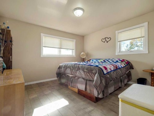 101012 Range Road 234, Rural Lethbridge County, AB - Indoor Photo Showing Bedroom