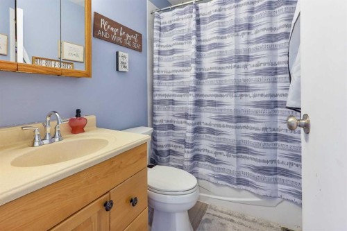 486N 100E, Raymond, AB - Indoor Photo Showing Bathroom