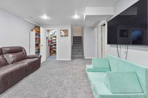 486N 100E, Raymond, AB - Indoor