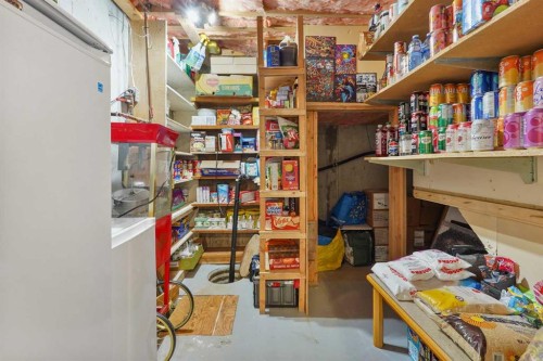 486N 100E, Raymond, AB - Indoor