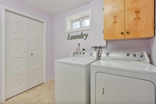 486N 100E, Raymond, AB - Indoor Photo Showing Laundry Room