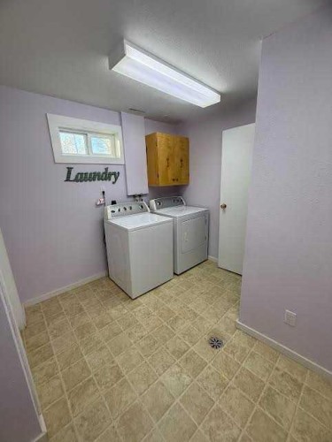 486N 100E, Raymond, AB - Indoor Photo Showing Laundry Room