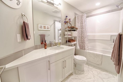 1000 Atlantic Lookout West, Lethbridge, AB - Indoor Photo Showing Bathroom