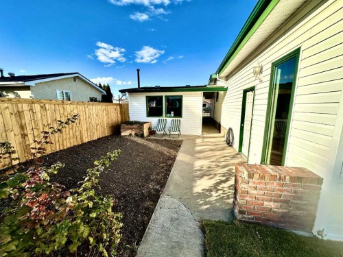 460 16 Street, Fort Macleod, AB - Outdoor With Deck Patio Veranda