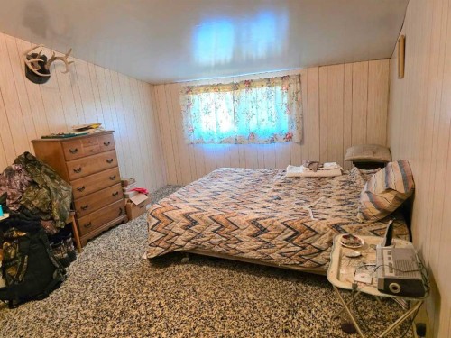 221036 Twp Rd 9-1A Township, Rural Lethbridge County, AB - Indoor Photo Showing Bedroom