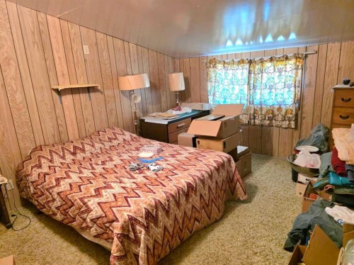 221036 Twp Rd 9-1A Township, Rural Lethbridge County, AB - Indoor Photo Showing Bedroom