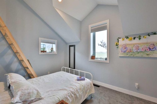 204041 Twp Rd 6-3A, Raymond, AB - Indoor Photo Showing Bedroom