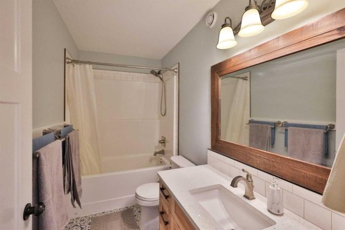 204041 Twp Rd 6-3A, Raymond, AB - Indoor Photo Showing Bathroom