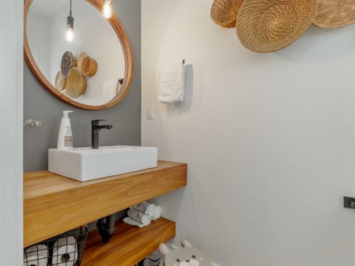 22 Prairie Sunset Ave, Taber, AB - Indoor Photo Showing Bathroom