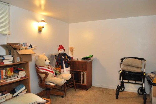 246 N 100 E, Raymond, AB - Indoor