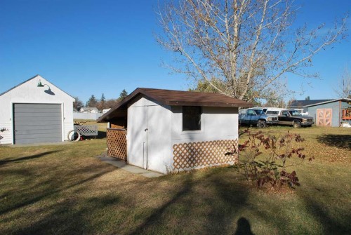 246 N 100 E, Raymond, AB - Outdoor With Exterior