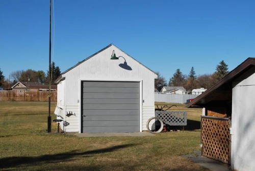 246 N 100 E, Raymond, AB - Outdoor With Exterior