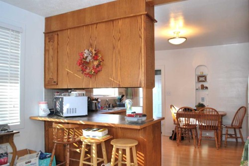 246 N 100 E, Raymond, AB - Indoor Photo Showing Kitchen