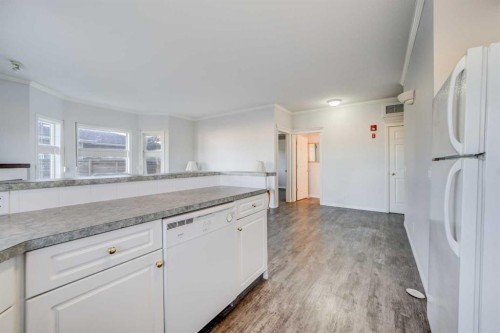 103-6 Skyline Crescent, Claresholm, AB - Indoor Photo Showing Kitchen