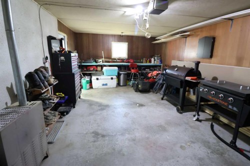 5707 50 St, Taber, AB - Indoor Photo Showing Garage