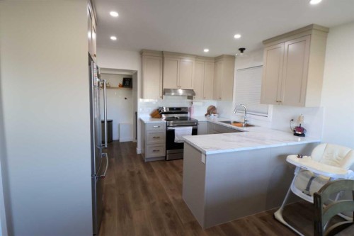 5707 50 St, Taber, AB - Indoor Photo Showing Kitchen