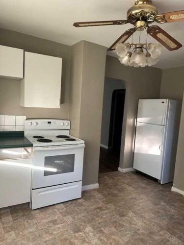 4817 51 Avenue, Taber, AB - Indoor