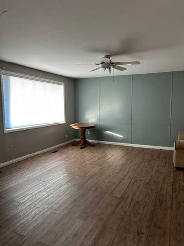 4817 51 Avenue, Taber, AB - Indoor Photo Showing Other Room
