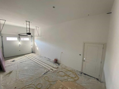 4217 57 Street, Taber, AB - Indoor Photo Showing Garage