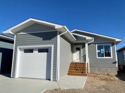 4217 57 Street, Taber, AB - Outdoor