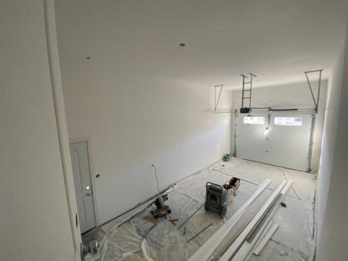 4221 57 Street, Taber, AB - Indoor Photo Showing Garage