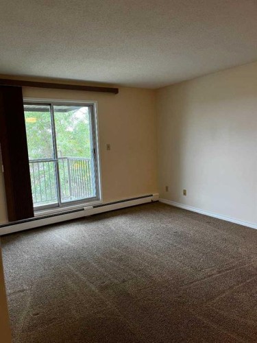 304-401 Columbia Boulevard West, Lethbridge, AB - Indoor Photo Showing Other Room