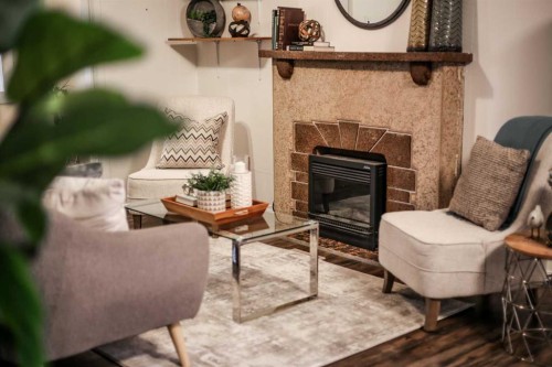 433 17 Street, Fort Macleod, AB - Indoor Photo Showing Living Room With Fireplace