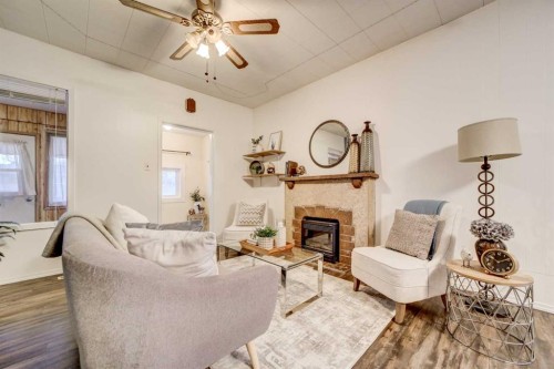 433 17 Street, Fort Macleod, AB - Indoor Photo Showing Living Room With Fireplace