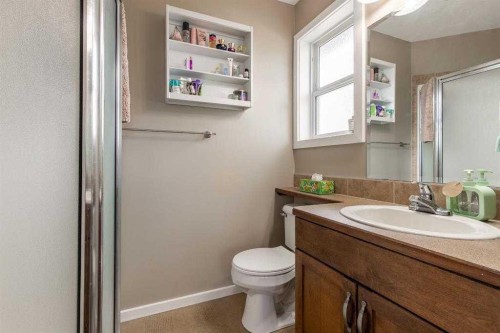 3 Aberdeen Road West, Lethbridge, AB 