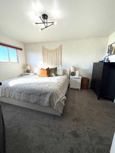 25021 Rge Rd 254, Cardston, AB - Indoor Photo Showing Bedroom