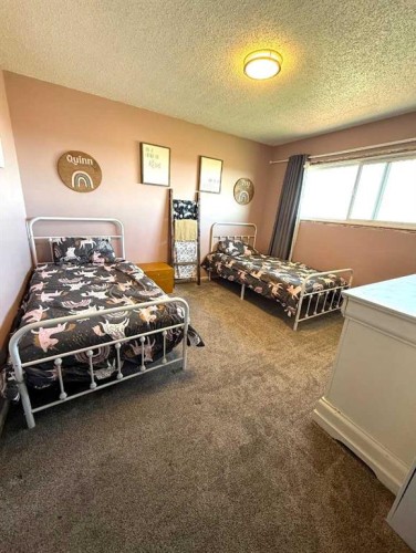 25021 Rge Rd 254, Cardston, AB - Indoor Photo Showing Bedroom