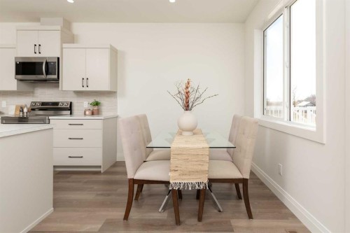 304 S 50 W, Raymond, AB - Indoor Photo Showing Dining Room