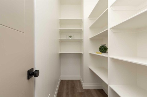 304 S 50 W, Raymond, AB - Indoor With Storage