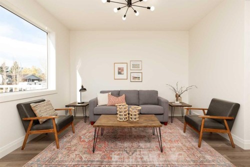 308 S 50 W, Raymond, AB - Indoor Photo Showing Living Room