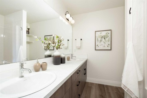 310 S 50 W, Raymond, AB - Indoor Photo Showing Bathroom